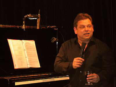 Piano Man Walter Lochmann, 2. März 2005; Foto: Martin Bruny